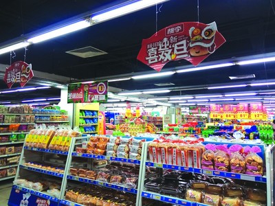 節日消費人氣旺，年貨會上“掃貨”忙——百貨零售迎來新春購物熱潮